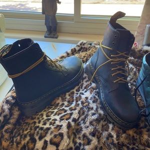 Dr. martens boots black combs leather  Unisex men’s and women